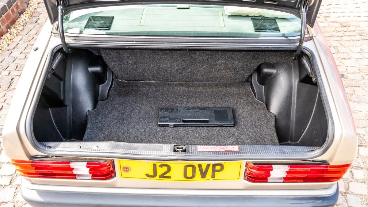 1992 Mercedes-Benz 190E - Image 9 of 30