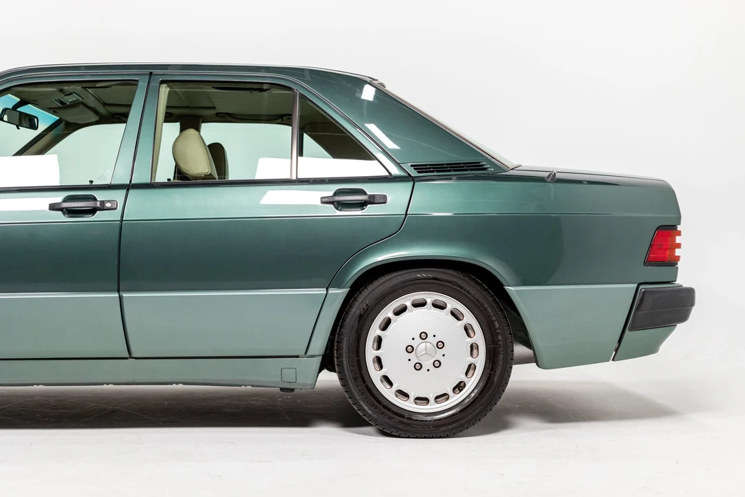 1992 Mercedes-Benz 190E - Image 12 of 31