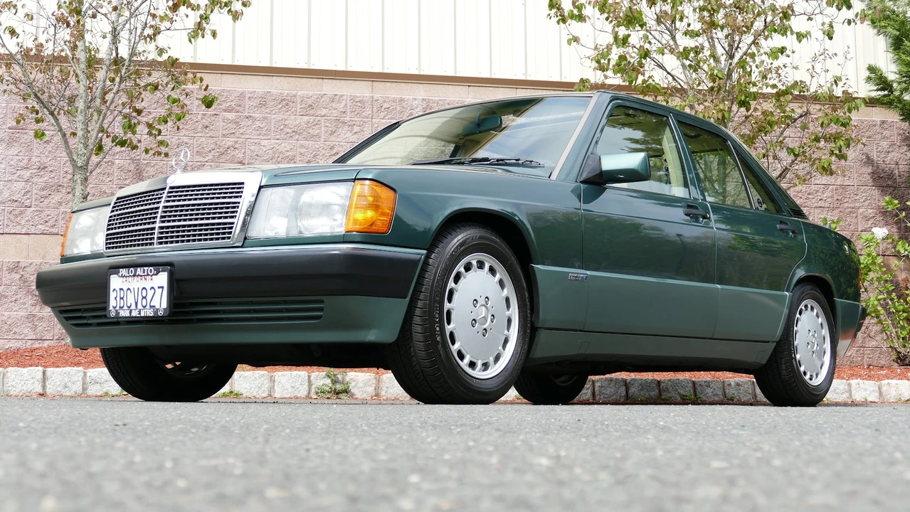 1992 Mercedes-Benz 190E - Image 2 of 31