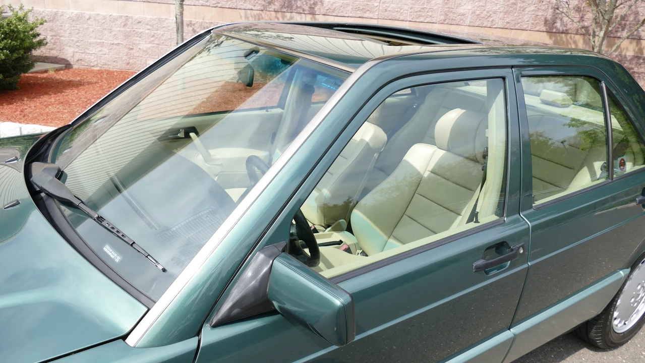 1992 Mercedes-Benz 190E - Image 29 of 31