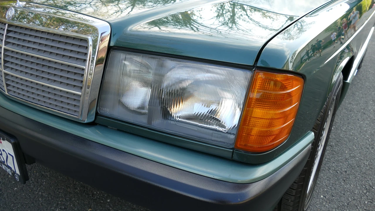 1992 Mercedes-Benz 190E - Image 24 of 31