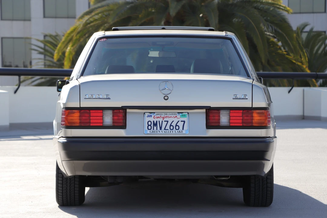 1992 Mercedes-Benz 190E - Image 12 of 31