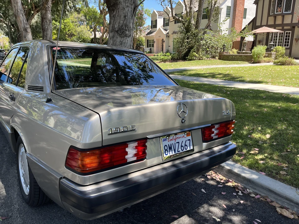 1992 Mercedes-Benz 190E - Image 27 of 31