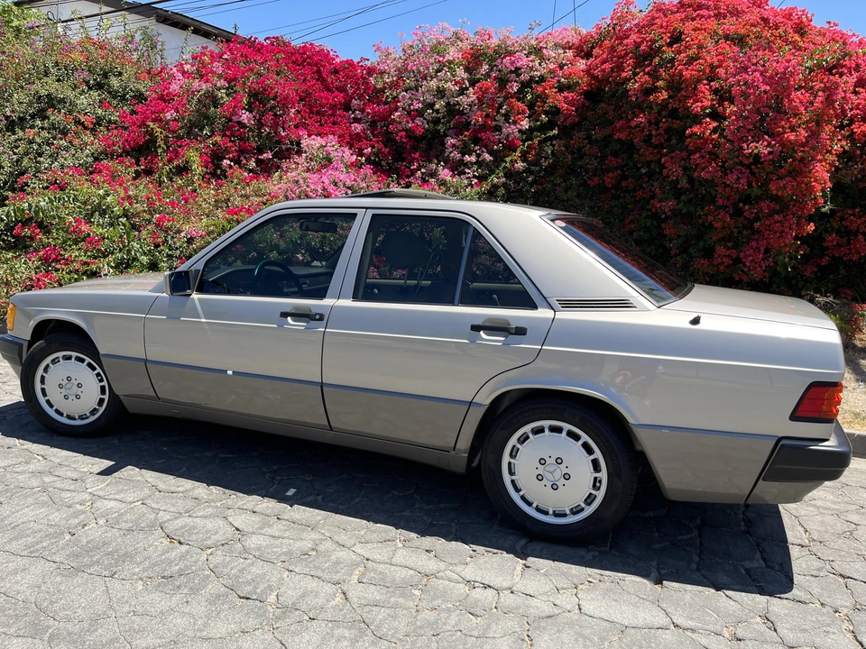 1992 Mercedes-Benz 190E - Image 14 of 31