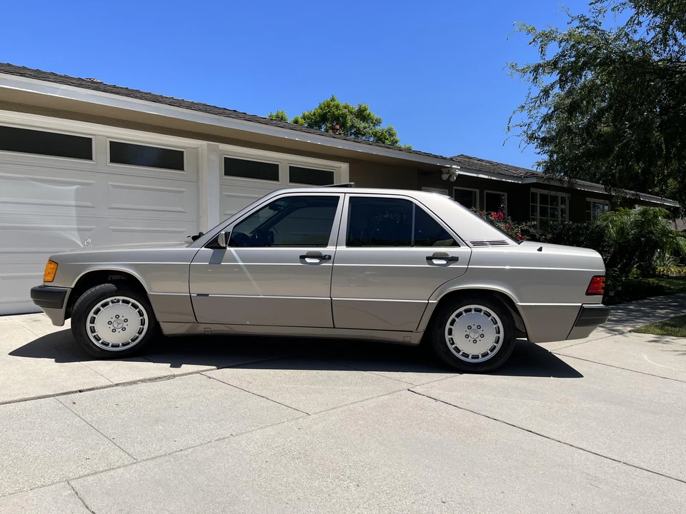 1992 Mercedes-Benz 190E - Image 12 of 31