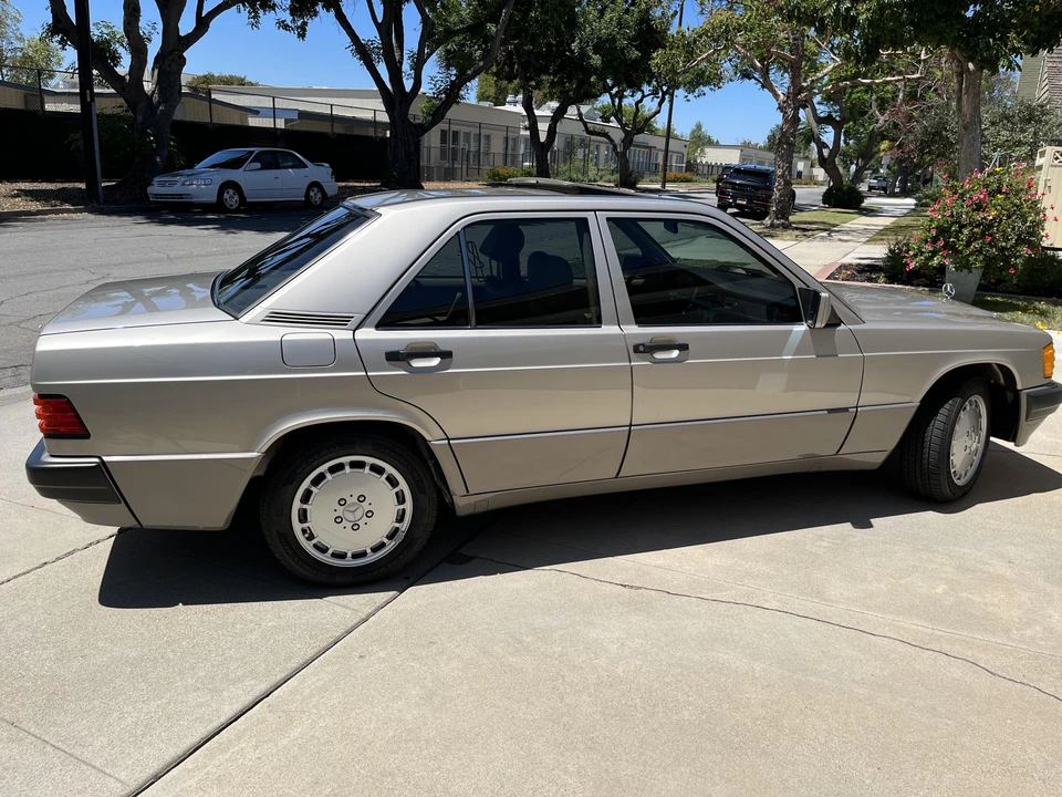 1992 Mercedes-Benz 190E - Image 22 of 31