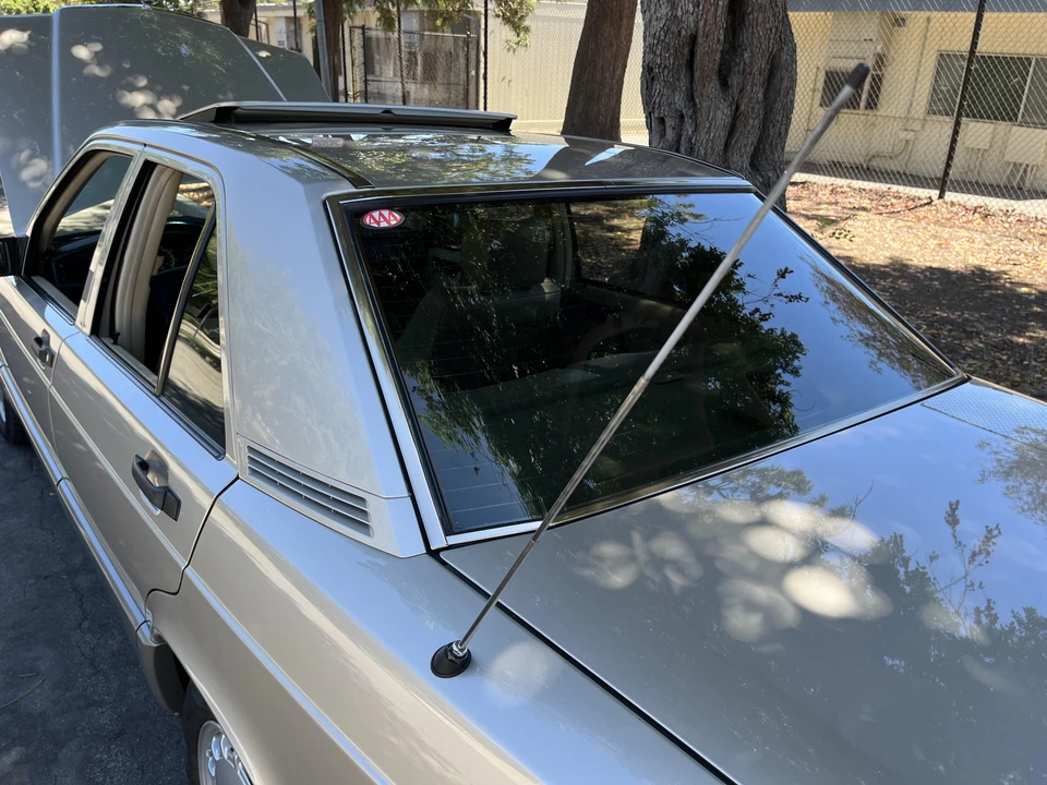 1992 Mercedes-Benz 190E - Image 25 of 31