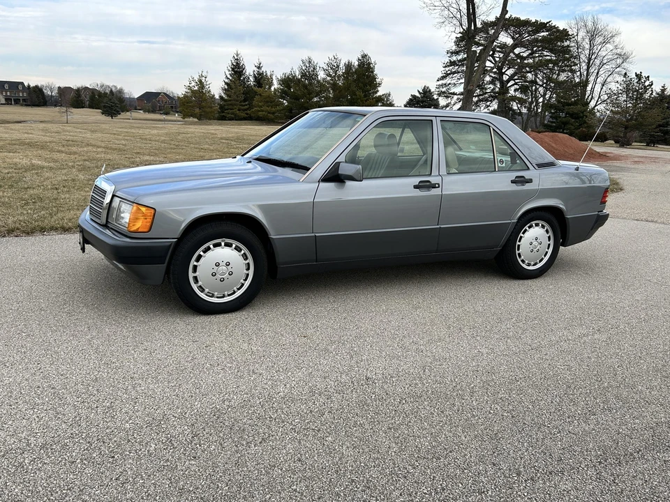 1992 Mercedes-Benz 190E - Image 2 of 31