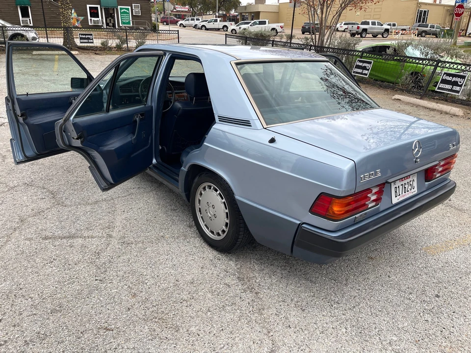 1992 Mercedes-Benz 190E - Image 17 of 31