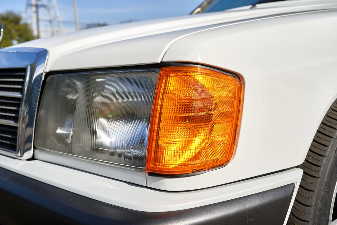 1992 Mercedes-Benz 190E - Image 17 of 30