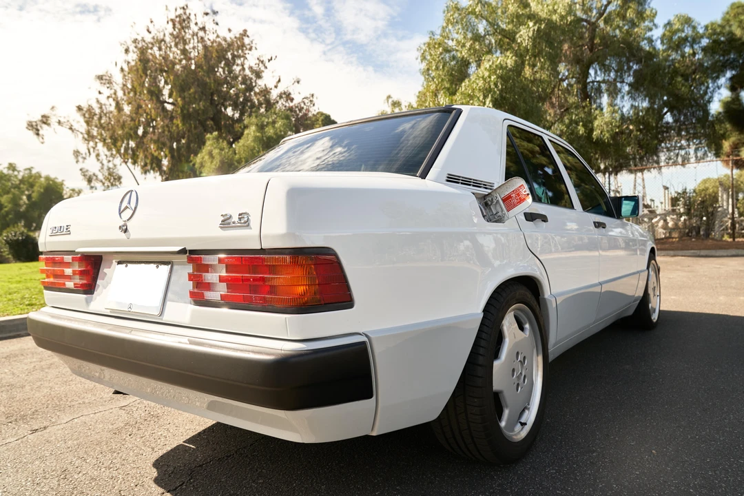 1992 Mercedes-Benz 190E - Image 12 of 30