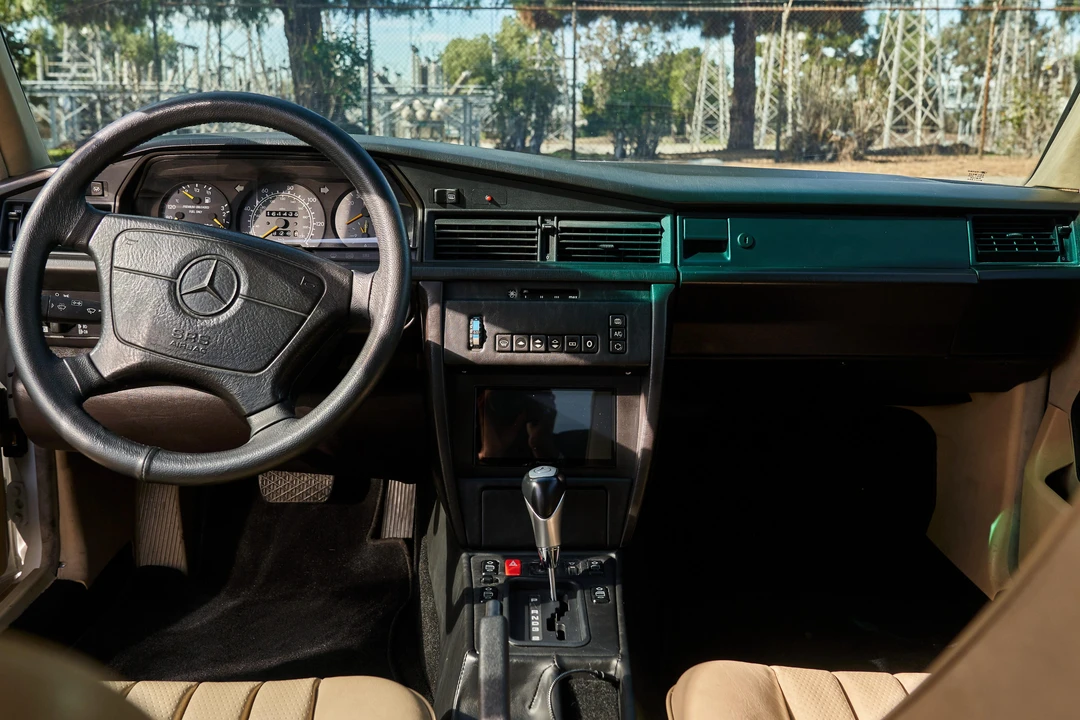 1992 Mercedes-Benz 190E - Image 27 of 30