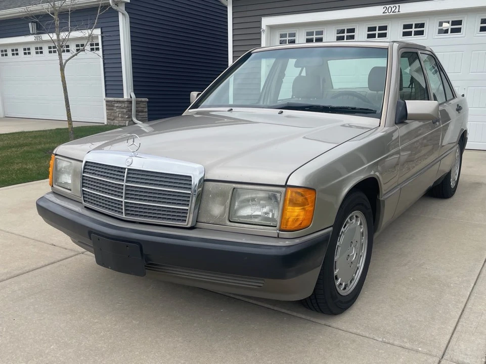 1992 Mercedes-Benz 190E - Image 2 of 31