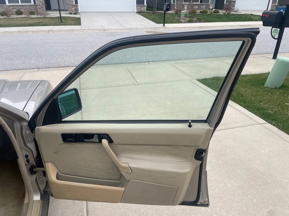 1992 Mercedes-Benz 190E - Image 25 of 31