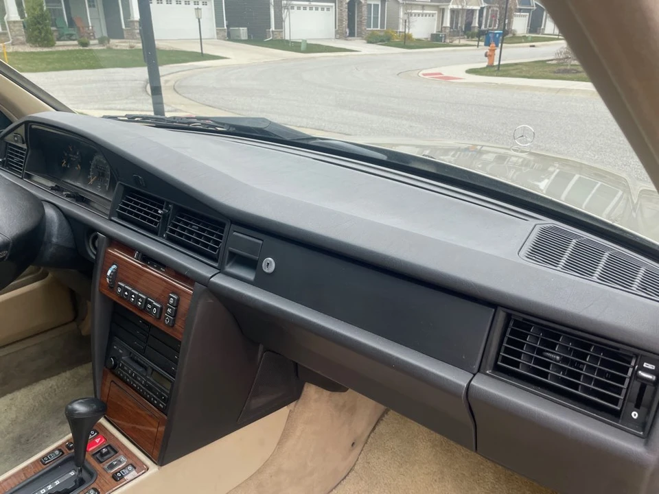 1992 Mercedes-Benz 190E - Image 28 of 31