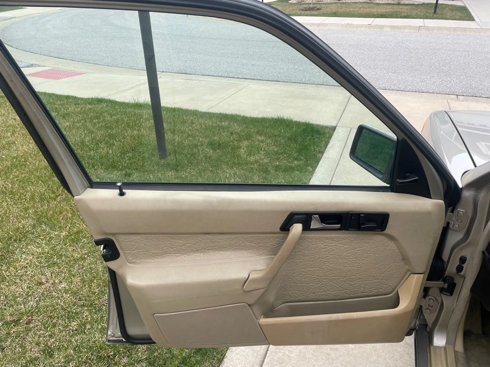 1992 Mercedes-Benz 190E - Image 23 of 31