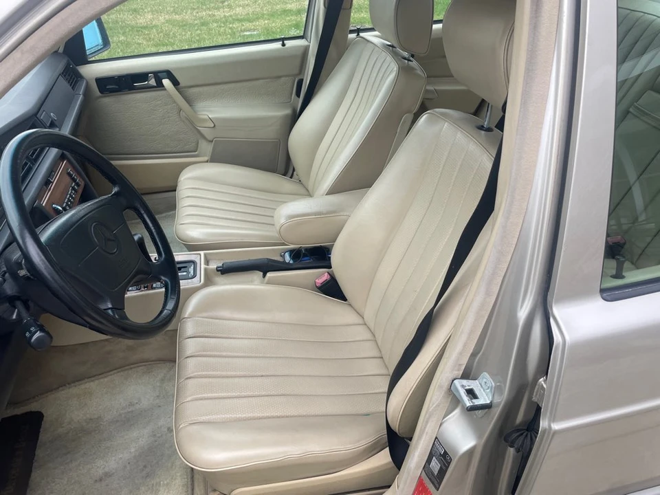 1992 Mercedes-Benz 190E - Image 22 of 31