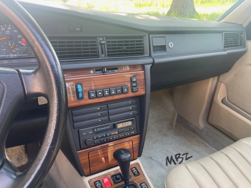 1992 Mercedes-Benz 190E - Image 22 of 31