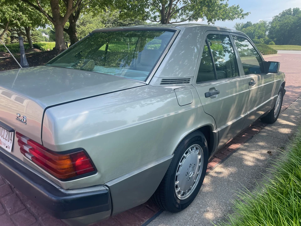 1992 Mercedes-Benz 190E - Image 12 of 31