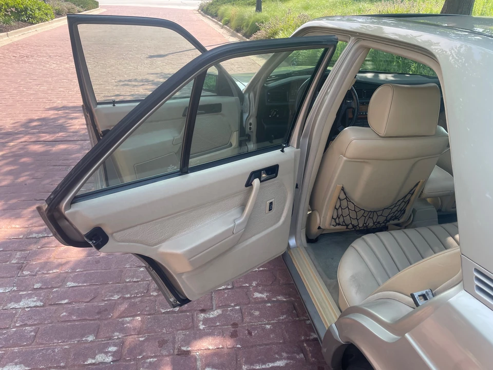 1992 Mercedes-Benz 190E - Image 27 of 31