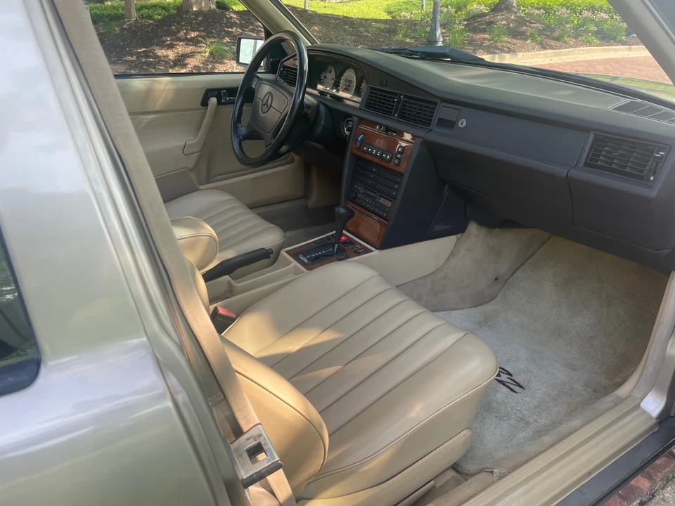 1992 Mercedes-Benz 190E - Image 24 of 31