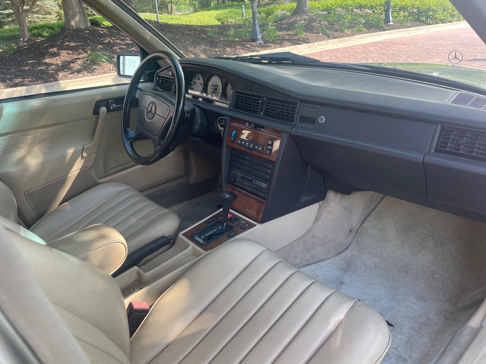 1992 Mercedes-Benz 190E - Image 25 of 31