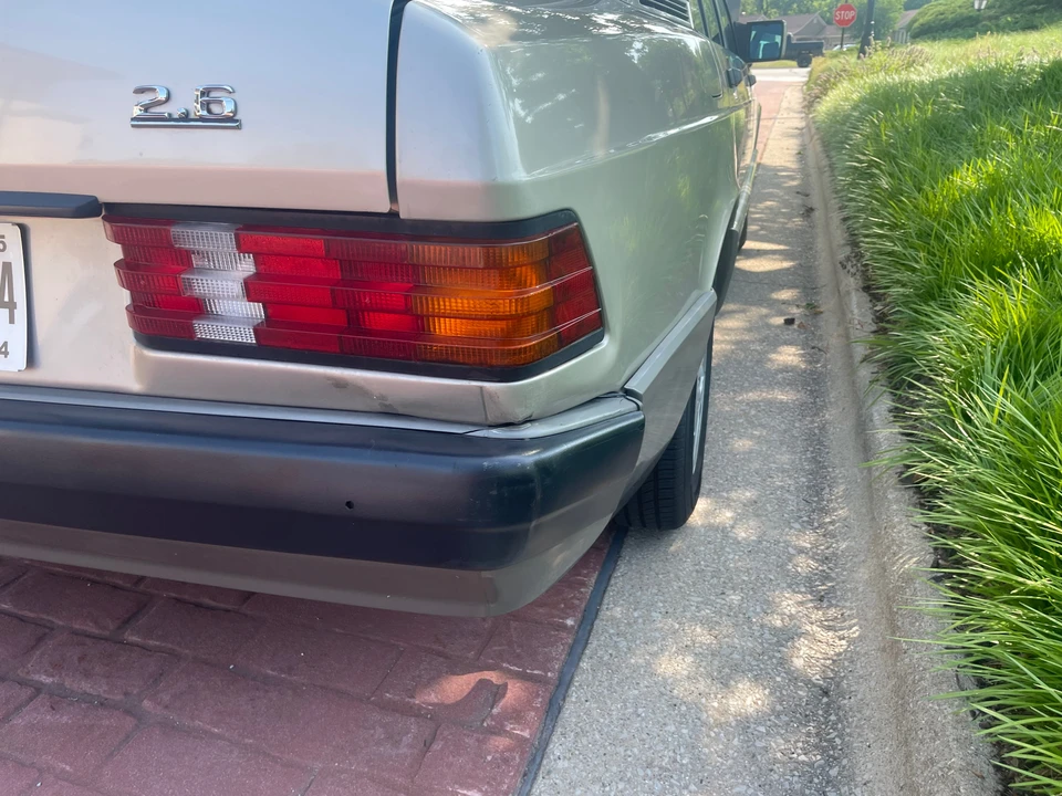 1992 Mercedes-Benz 190E - Image 14 of 31