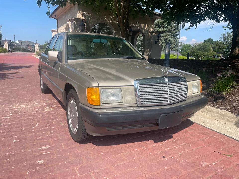 1992 Mercedes-Benz 190E - Image 2 of 31