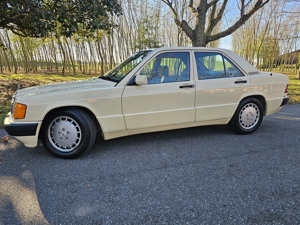 1992 Mercedes-Benz 190E - Image 14 of 31
