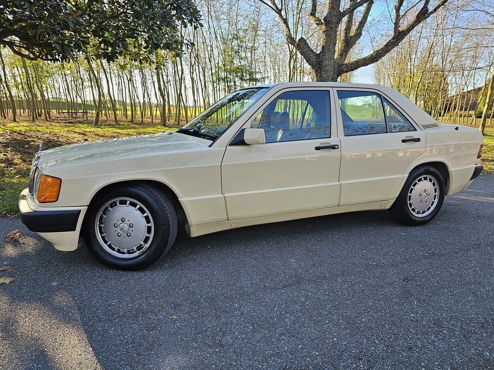 1992 Mercedes-Benz 190E - Image 13 of 31
