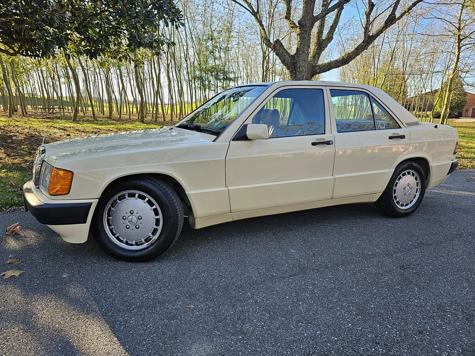 1992 Mercedes-Benz 190E - Image 12 of 31