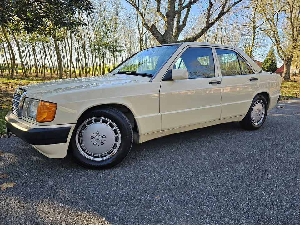 1992 Mercedes-Benz 190E - Image 10 of 31