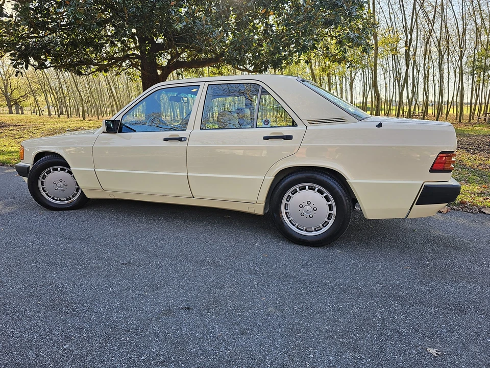 1992 Mercedes-Benz 190E - Image 17 of 31