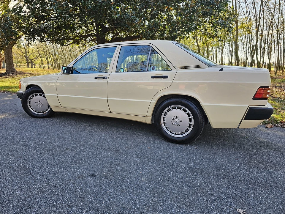 1992 Mercedes-Benz 190E - Image 18 of 31
