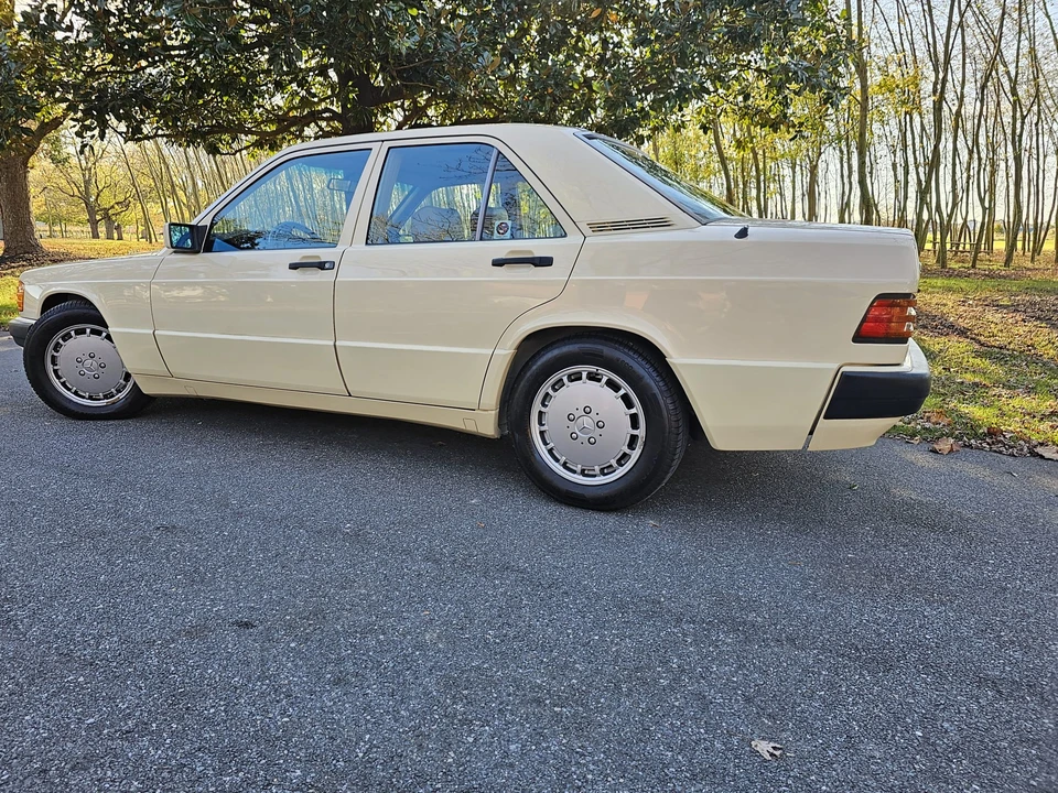 1992 Mercedes-Benz 190E - Image 19 of 31
