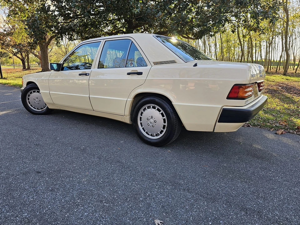 1992 Mercedes-Benz 190E - Image 21 of 31