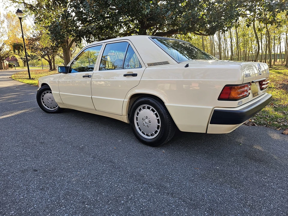 1992 Mercedes-Benz 190E - Image 22 of 31