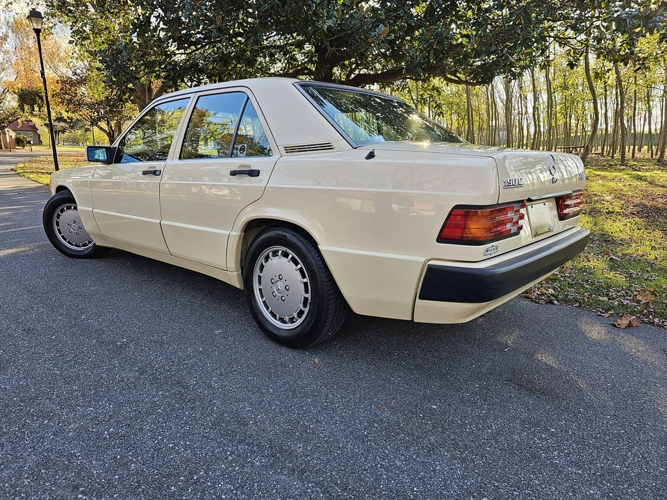 1992 Mercedes-Benz 190E - Image 23 of 31