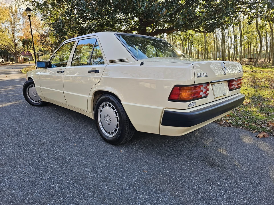 1992 Mercedes-Benz 190E - Image 24 of 31
