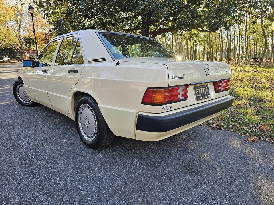 1992 Mercedes-Benz 190E - Image 25 of 31