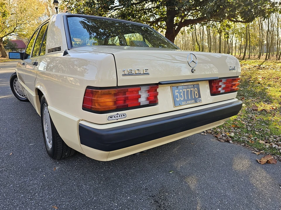 1992 Mercedes-Benz 190E - Image 28 of 31