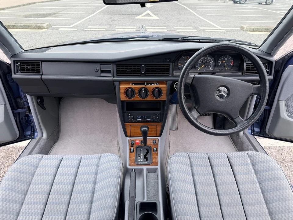 1992 Mercedes-Benz 190E - Image 2 of 30