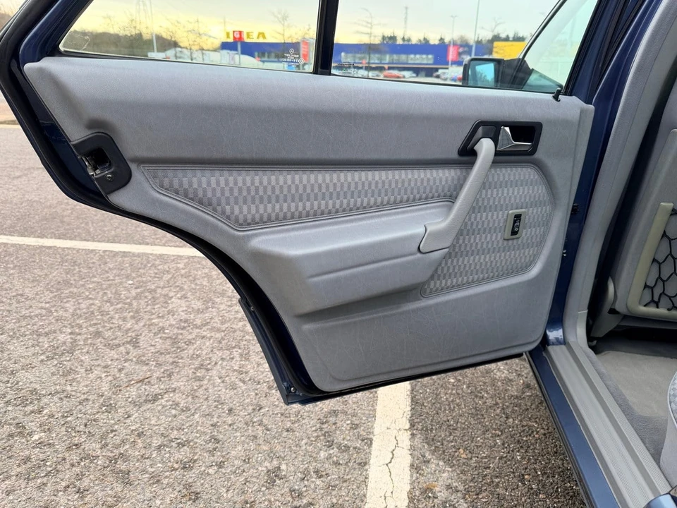1992 Mercedes-Benz 190E - Image 23 of 30