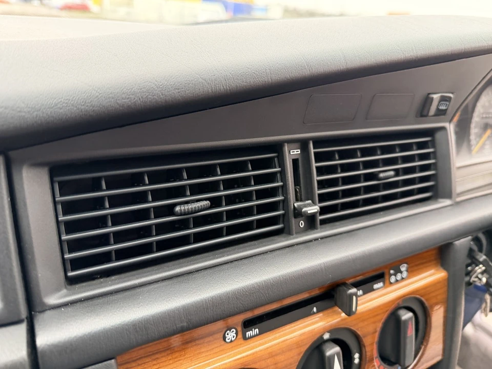 1992 Mercedes-Benz 190E - Image 29 of 30