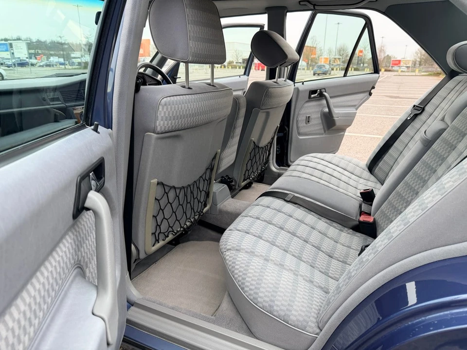 1992 Mercedes-Benz 190E - Image 25 of 30