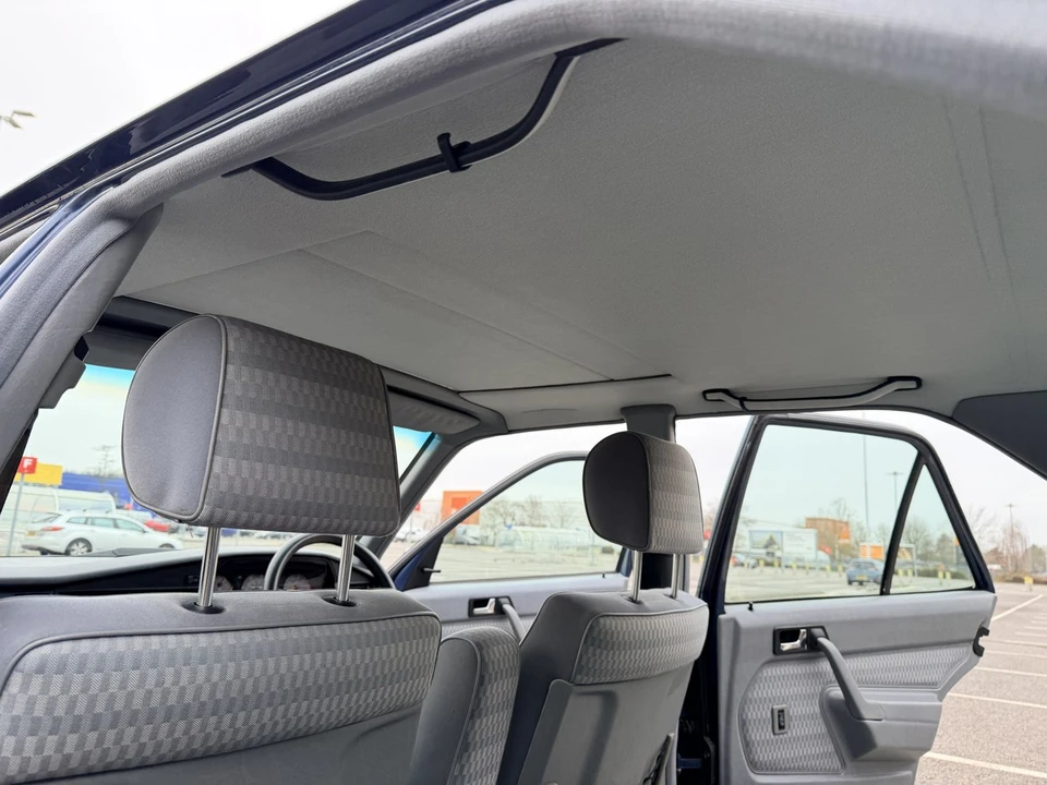 1992 Mercedes-Benz 190E - Image 12 of 30