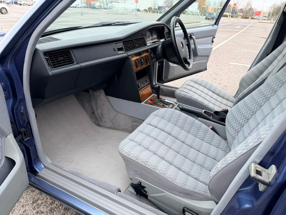 1992 Mercedes-Benz 190E - Image 26 of 30