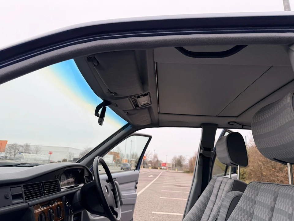 1992 Mercedes-Benz 190E - Image 27 of 30