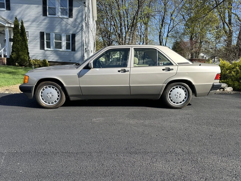 1992 Mercedes-Benz 190E - Image 25 of 31