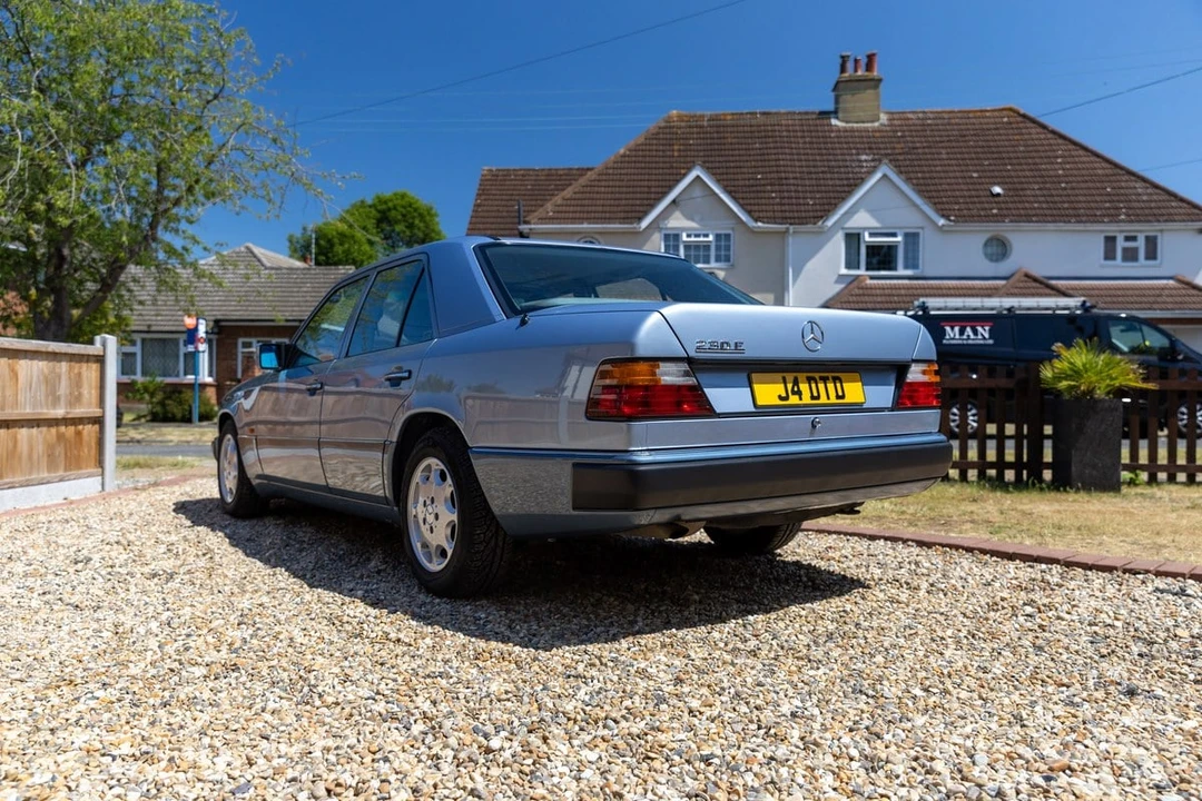 1992 Mercedes-Benz W124 E-Class - Image 11 of 30